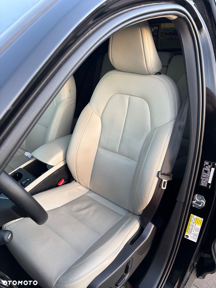 Volvo XC 40 T5 AWD Momentum - 27