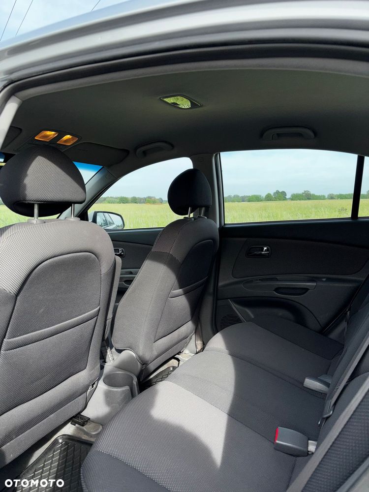 Kia Rio - 7