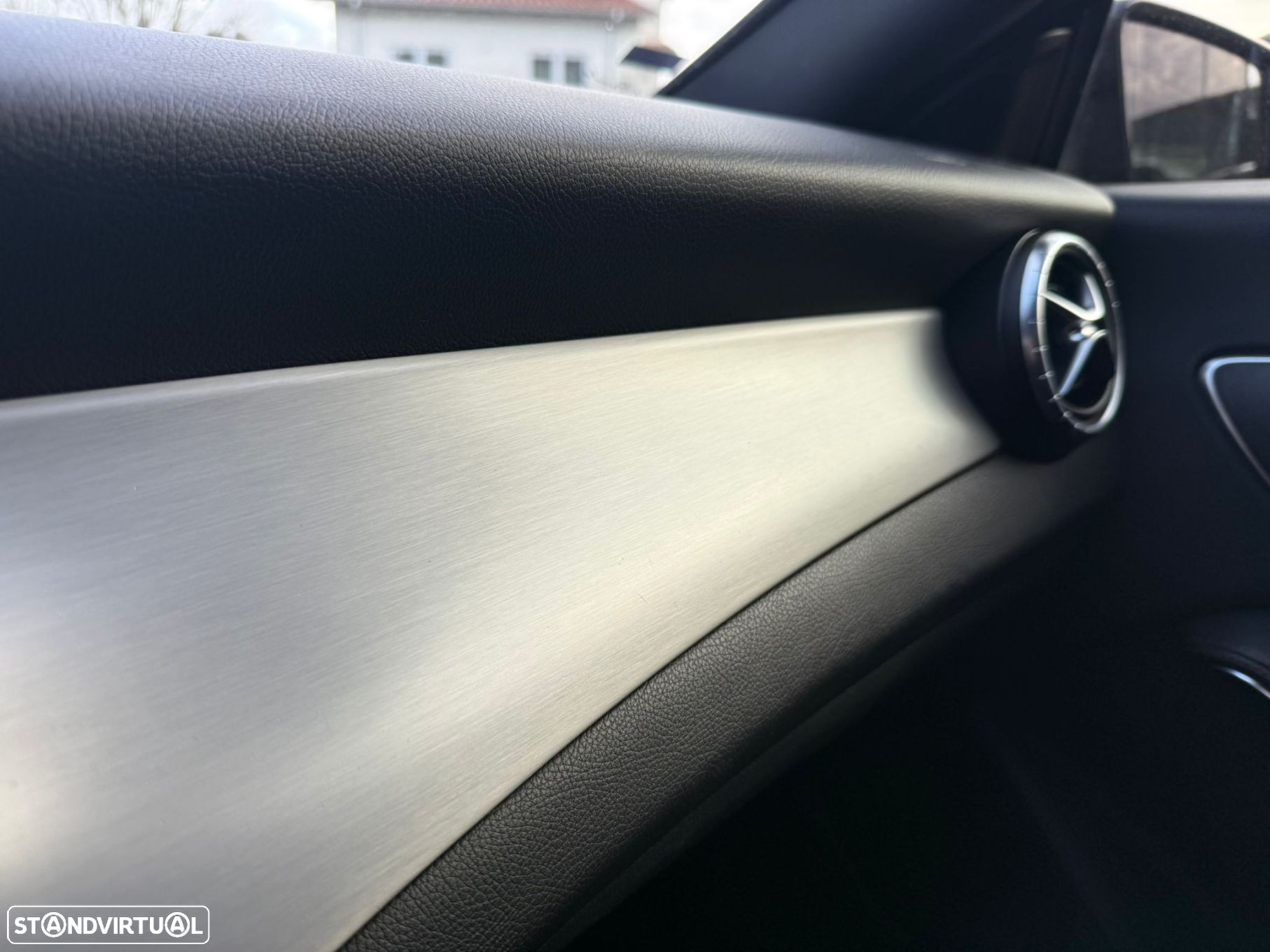 Mercedes-Benz CLA 200 d Shooting Brake AMG Line - 21