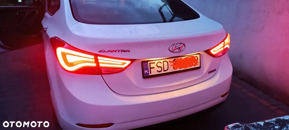 Hyundai Elantra - 4