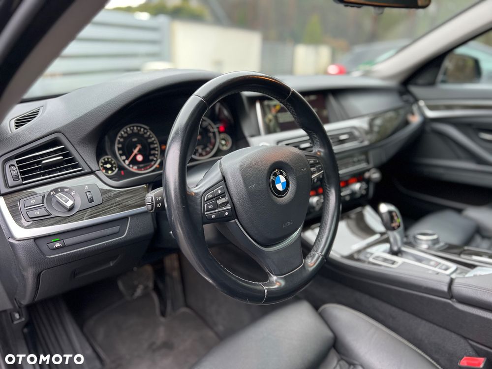 BMW Seria 5 525d Sport-Aut Luxury Line - 13