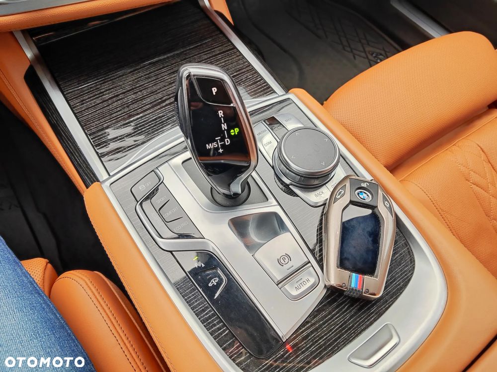 BMW Seria 7 740d xDrive sport - 34