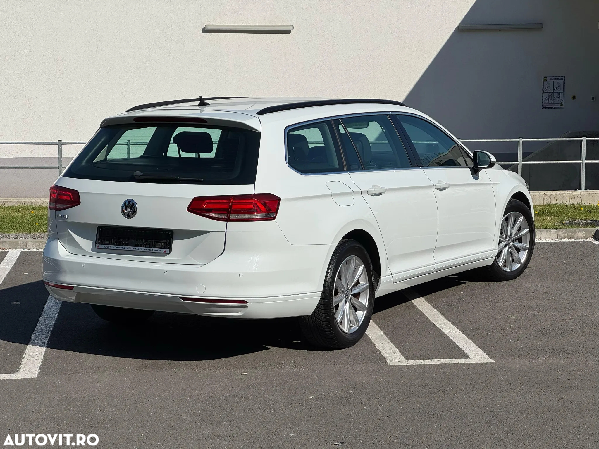Volkswagen Passat Variant 1.6 TDI SCR DSG Business - 4