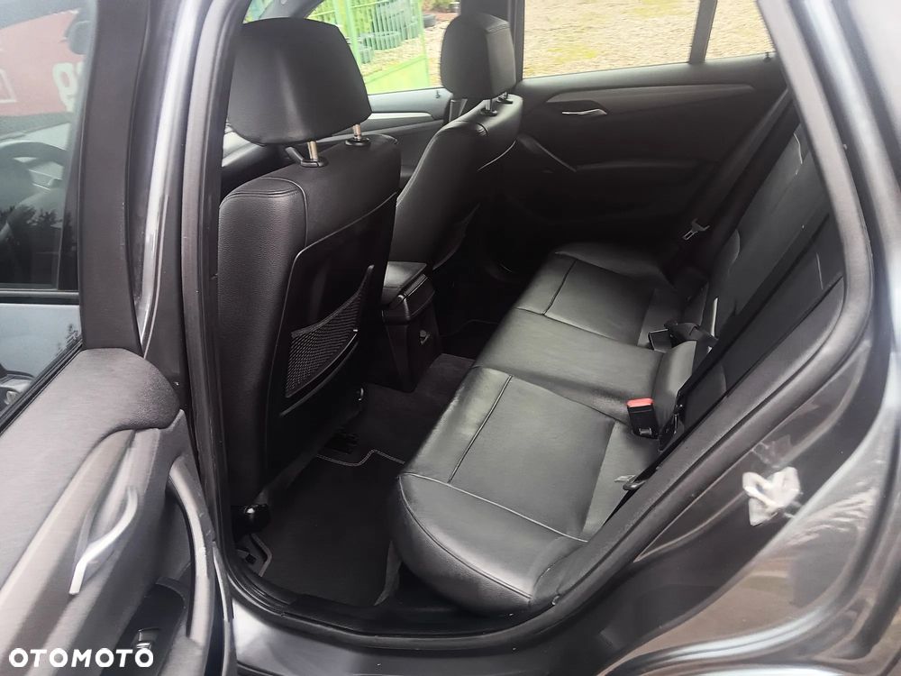 BMW X1 xDrive28i Sport Line - 16