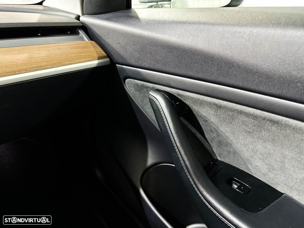 Tesla Model 3 Long-Range Dual Motor AWD - 29