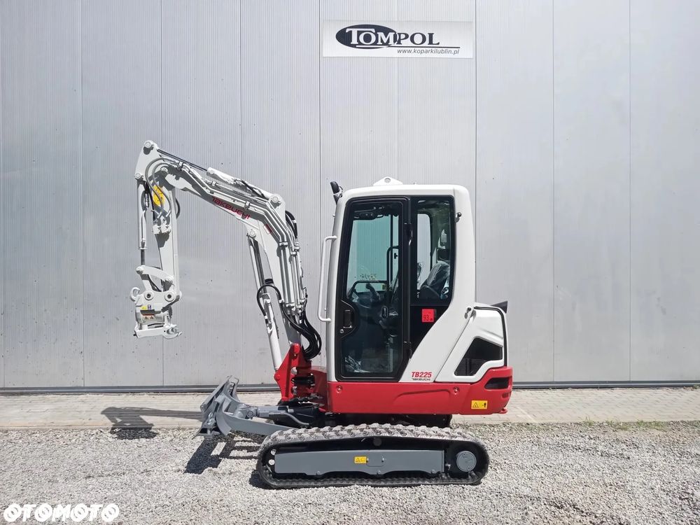Takeuchi TB225 - 1