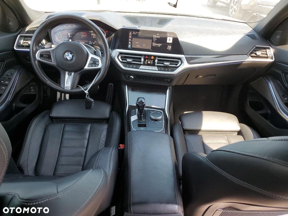 BMW Seria 3 330i xDrive - 7