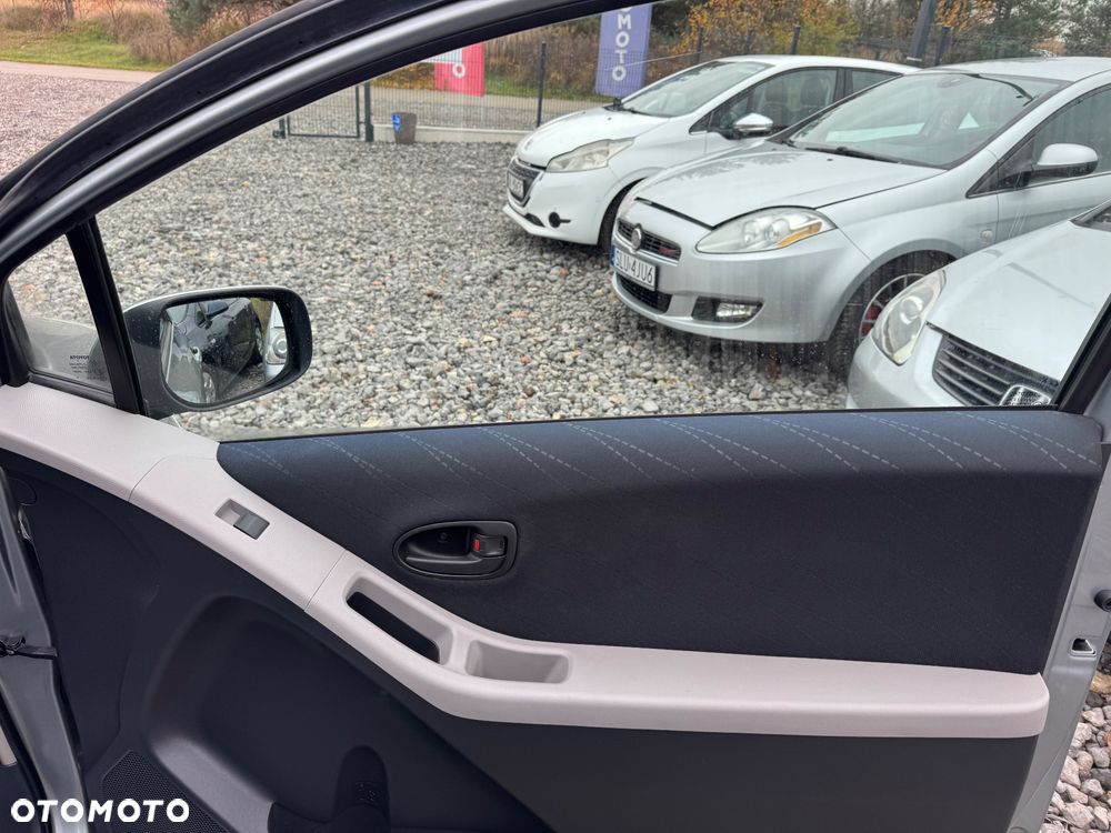 Toyota Yaris 1.3 Sol Premium - 11