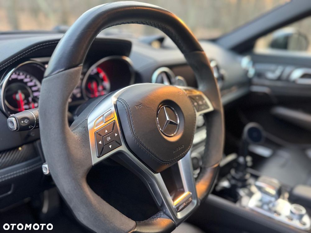 Mercedes-Benz SL 63 AMG AMG Speedshift MCT 7-Gang Sportgetriebe AMG Performance Package - 7