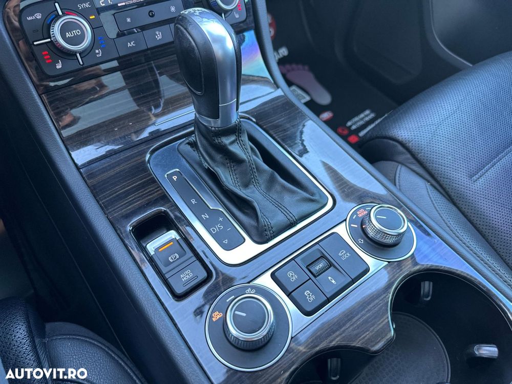 Volkswagen Touareg - 16
