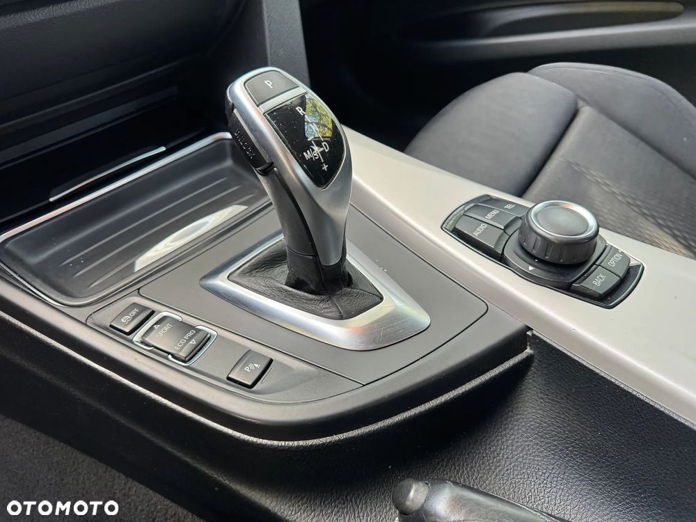 BMW 3GT 320d Sport Line - 12
