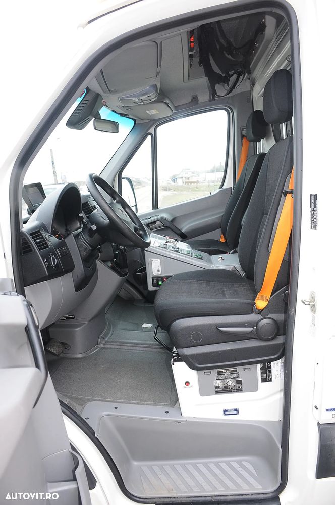 Mercedes-Benz Sprinter - 10