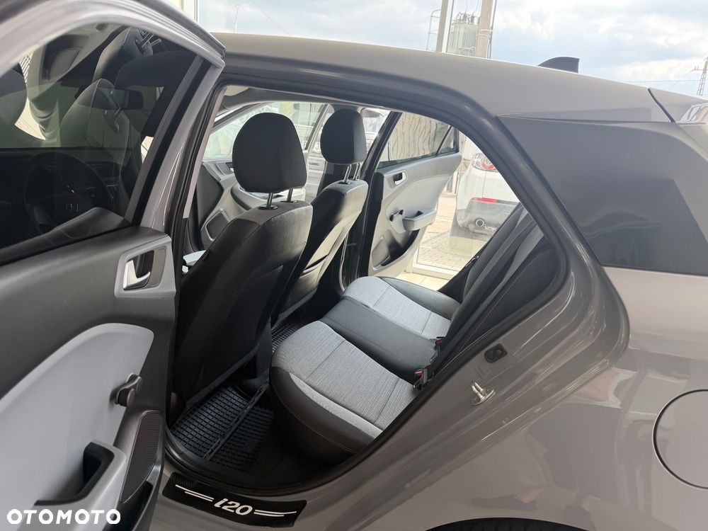 Hyundai i20 - 24