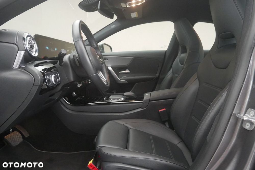 Mercedes-Benz CLA - 12