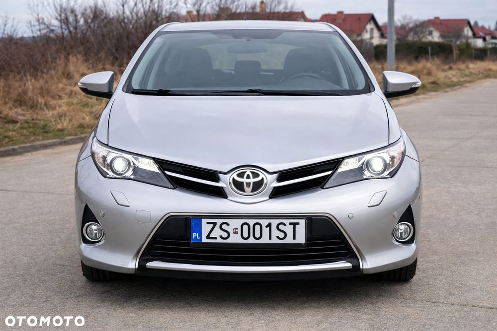 Toyota Auris 1.6 Premium Comfort - 6