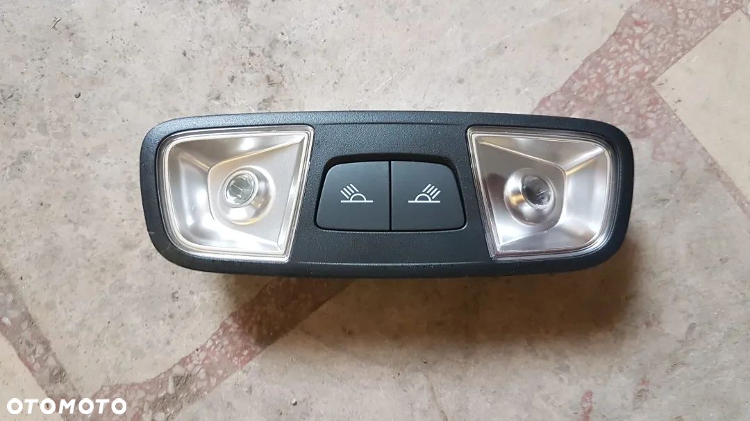 Lampka podsufitki Audi A1 A3 Q3 8V0947111A - 1