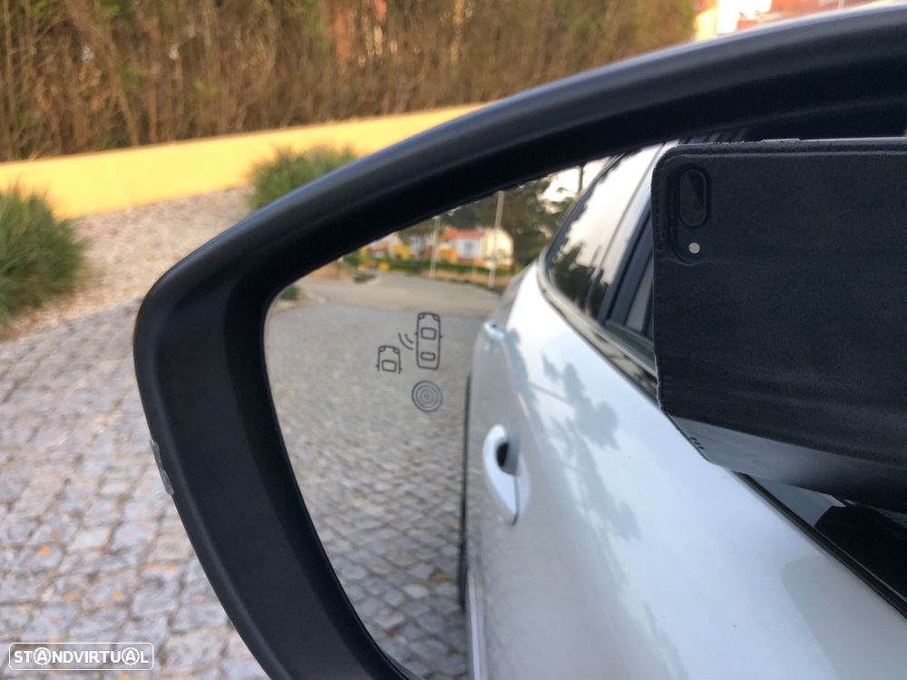 Peugeot e-2008 50 kWh GT - 10