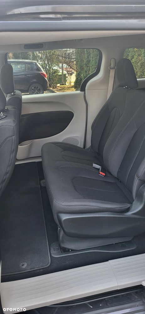 Chrysler Pacifica - 7