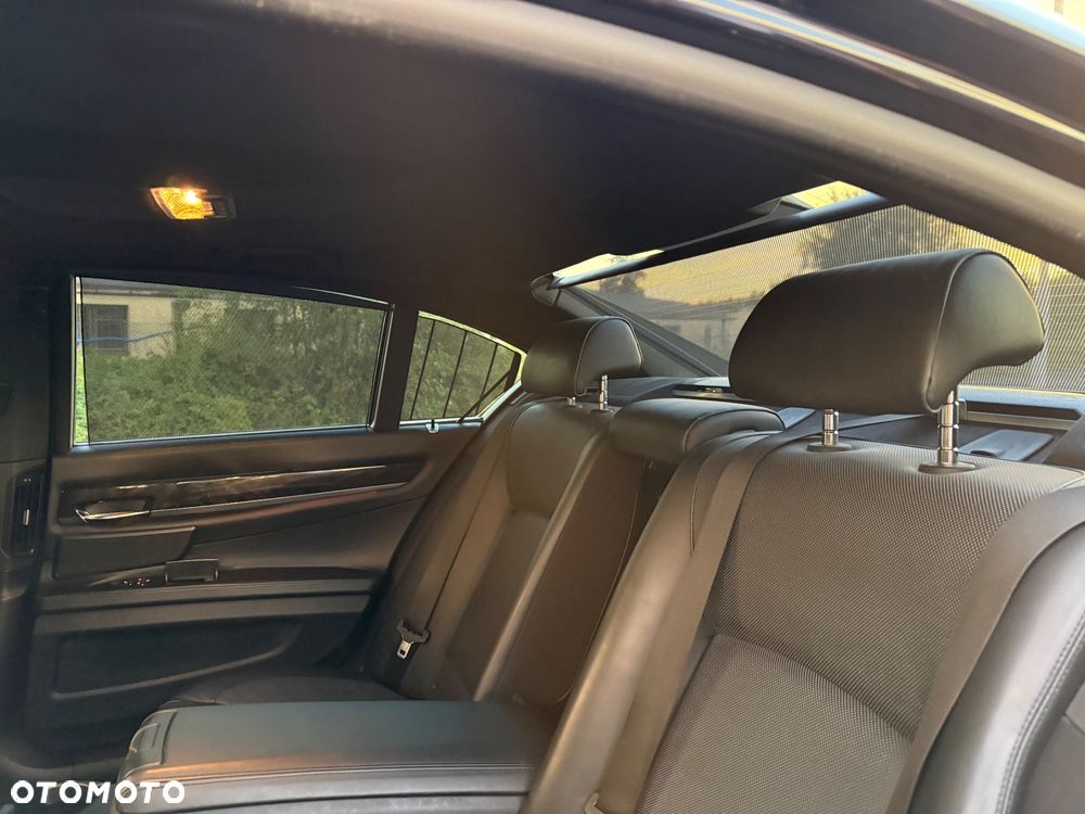 BMW Seria 7 - 32