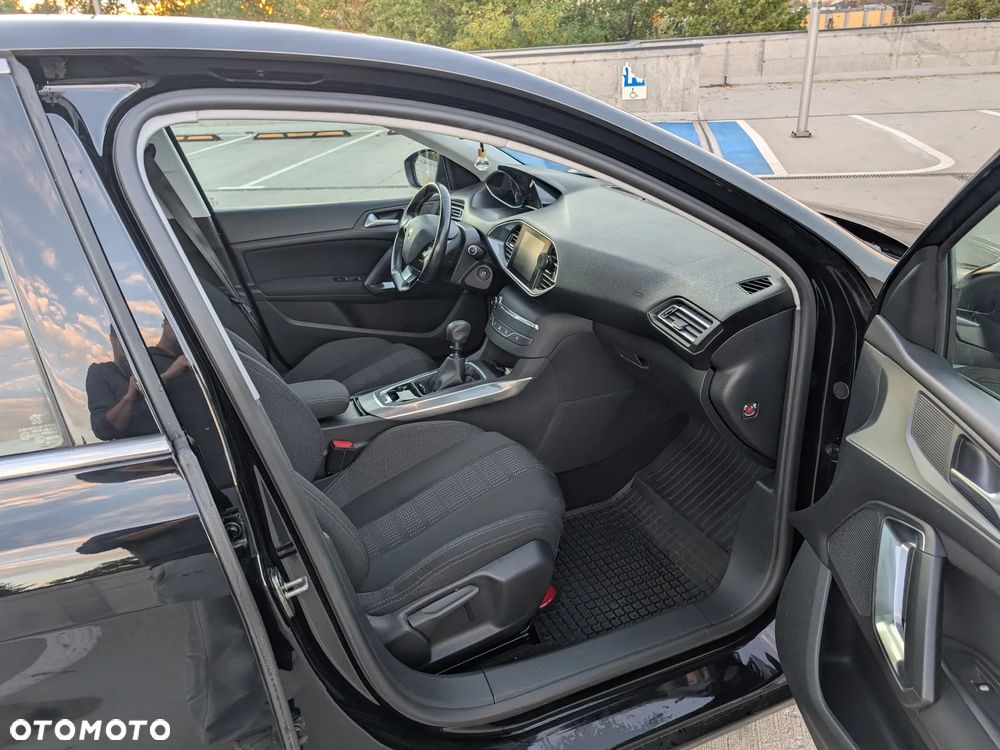 Peugeot 308 1.2 PureTech GPF Allure S&S - 15