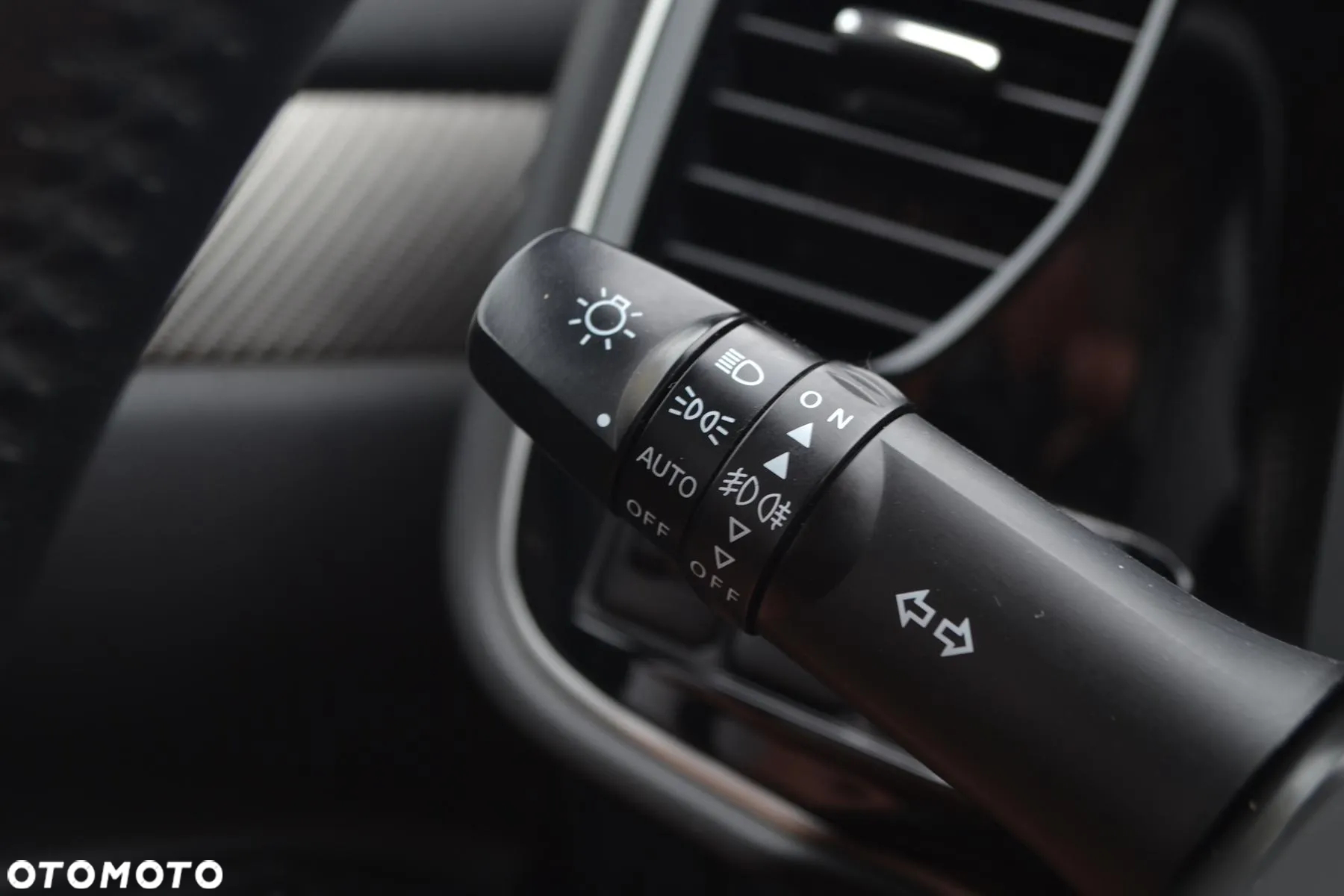 Mitsubishi Outlander 2.0 Intense 2WD - 18