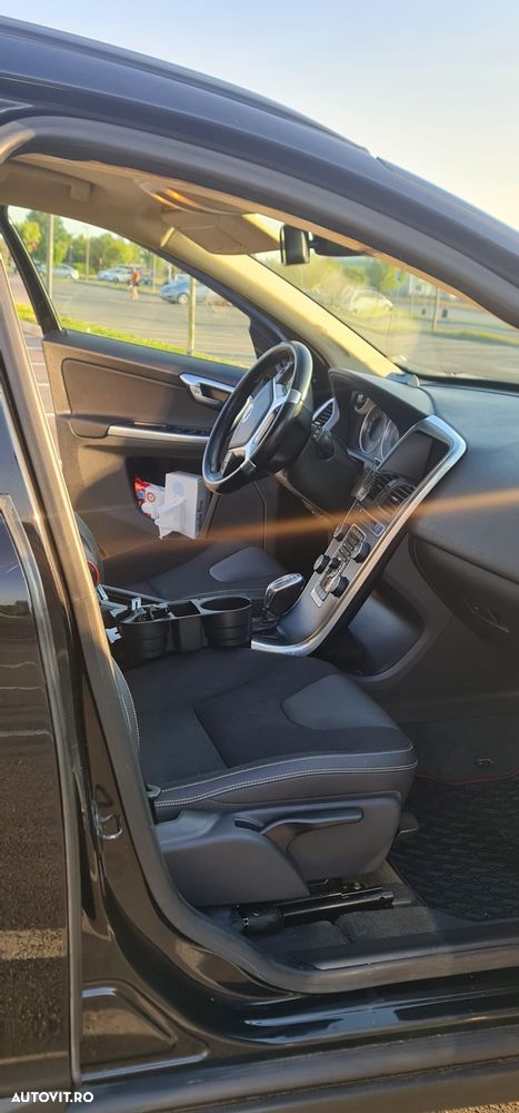 Volvo XC 60 2.4D AWD Momentum - 11