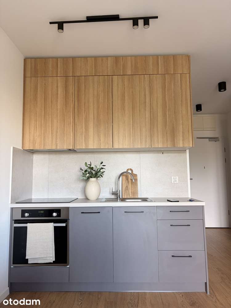 studio – Al. 3 maja 51b/527 - Błonia – bez pośredników