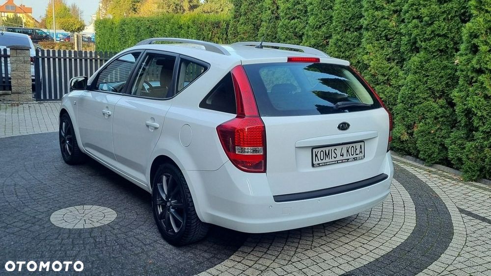 Kia Ceed - 4