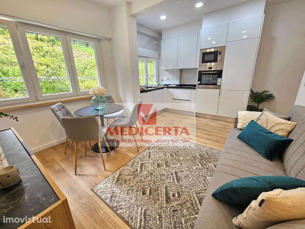 Benfica - T2 Remodelado + Arrecadação - Grande imagem: 2/18