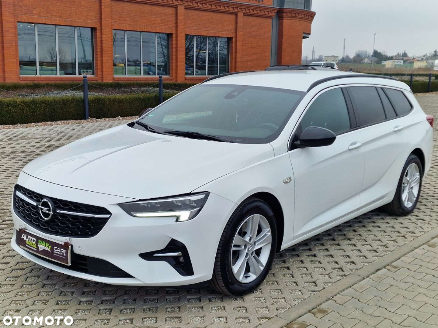 Opel Insignia - 32