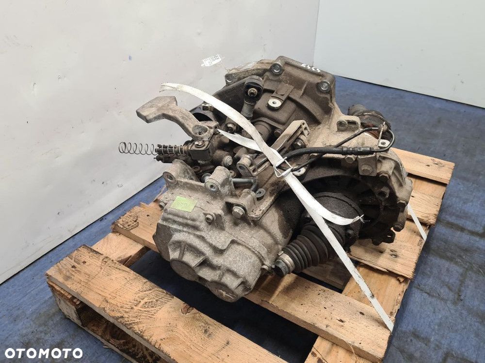 VW GOLF SKRZYNIA BIEGÓW MANUALNA KVV - 9