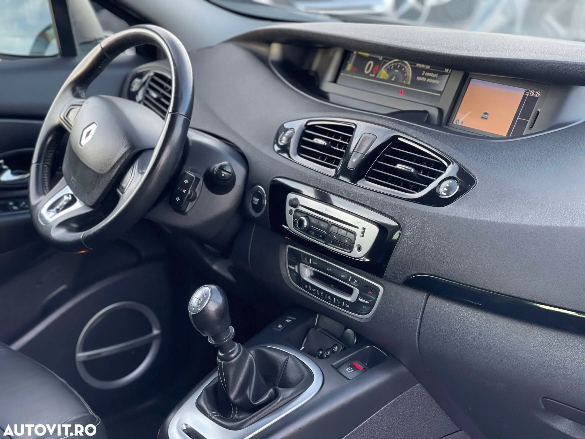 Renault Grand Scenic 1.6 dCi Stop&Start Energy Privilege - 23