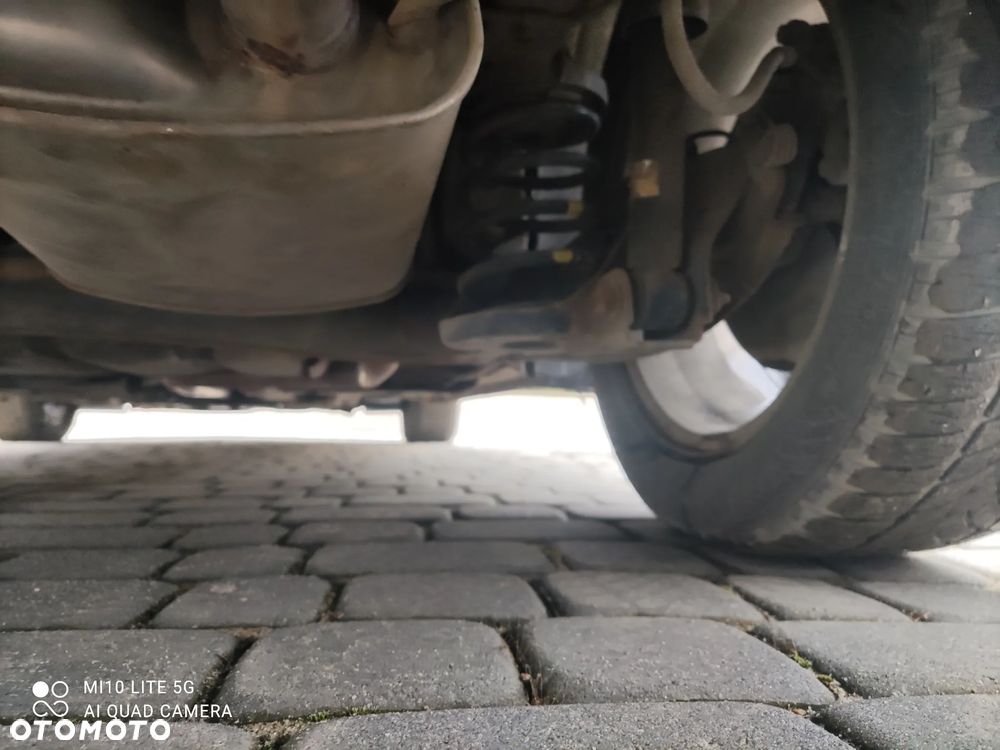 Kia Carens 1.7 CRDi 115 Dream Team Edition - 28