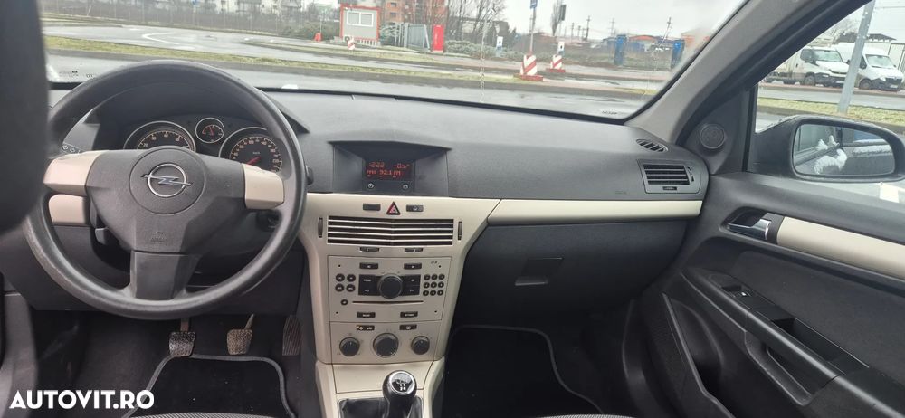 Opel Astra 1.6 Essentia - 4
