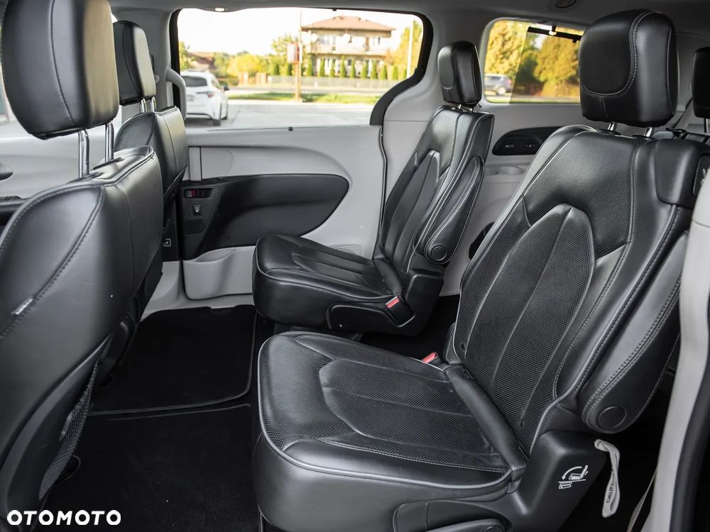 Chrysler Pacifica - 29