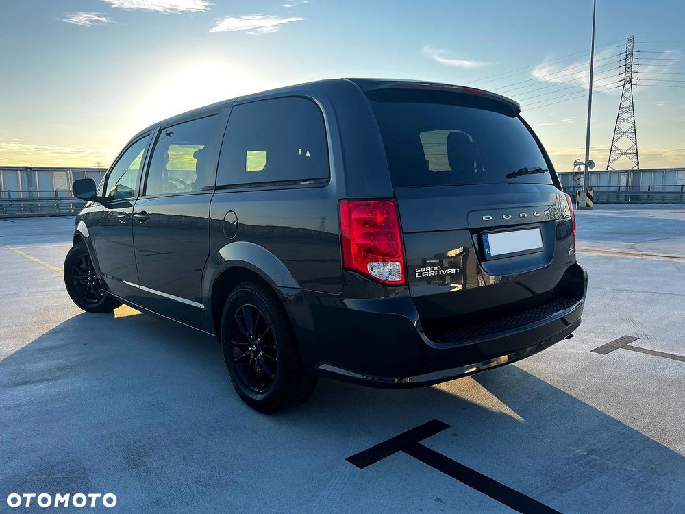 Dodge Grand Caravan - 5