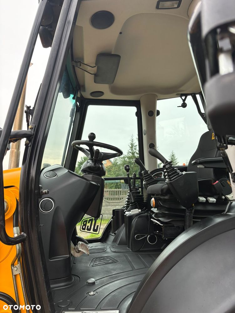 JCB 4CX - 38