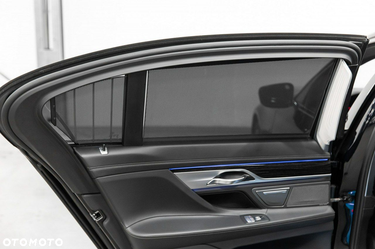 BMW Seria 7 - 37