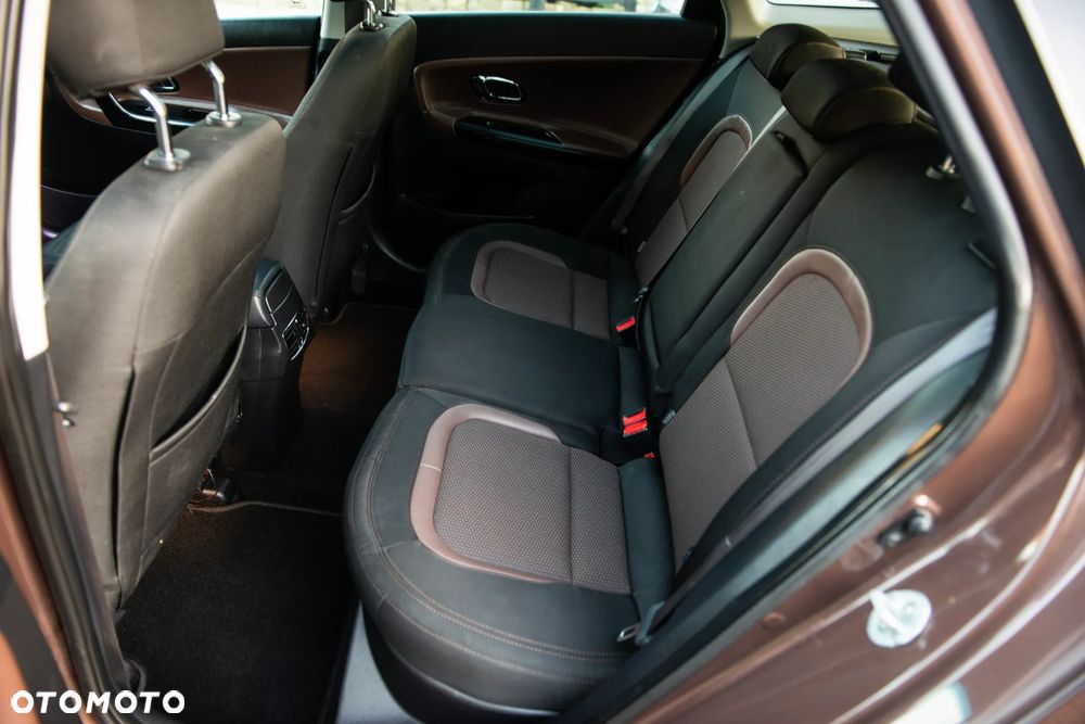 Kia Ceed 1.6 GDI ISG Platinum Edition - 23