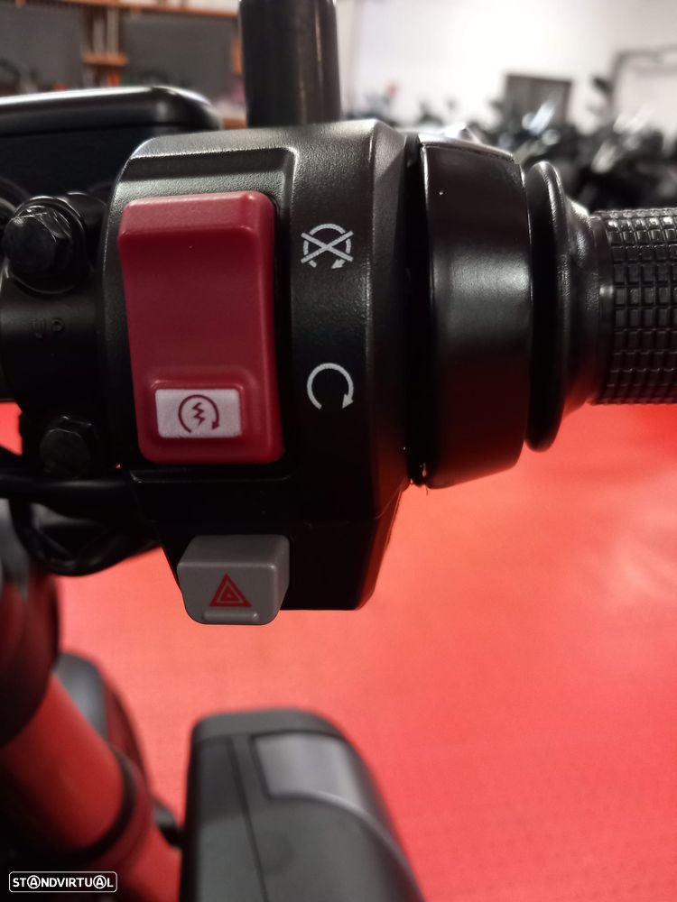 Honda CB 650R Neo Sports Cafe - 6