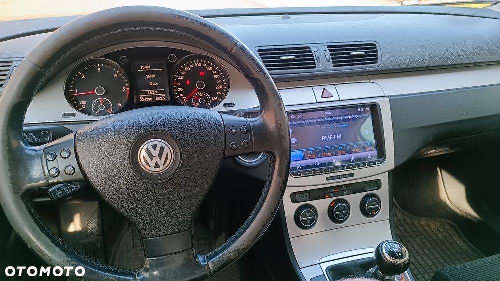Volkswagen Passat 2.0 TDI DPF BlueMot Trendline - 8