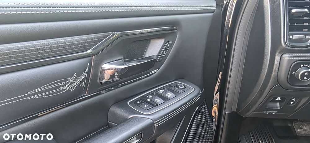 RAM 1500 5.7 Crew Cab Shortbed Limited Black - 33