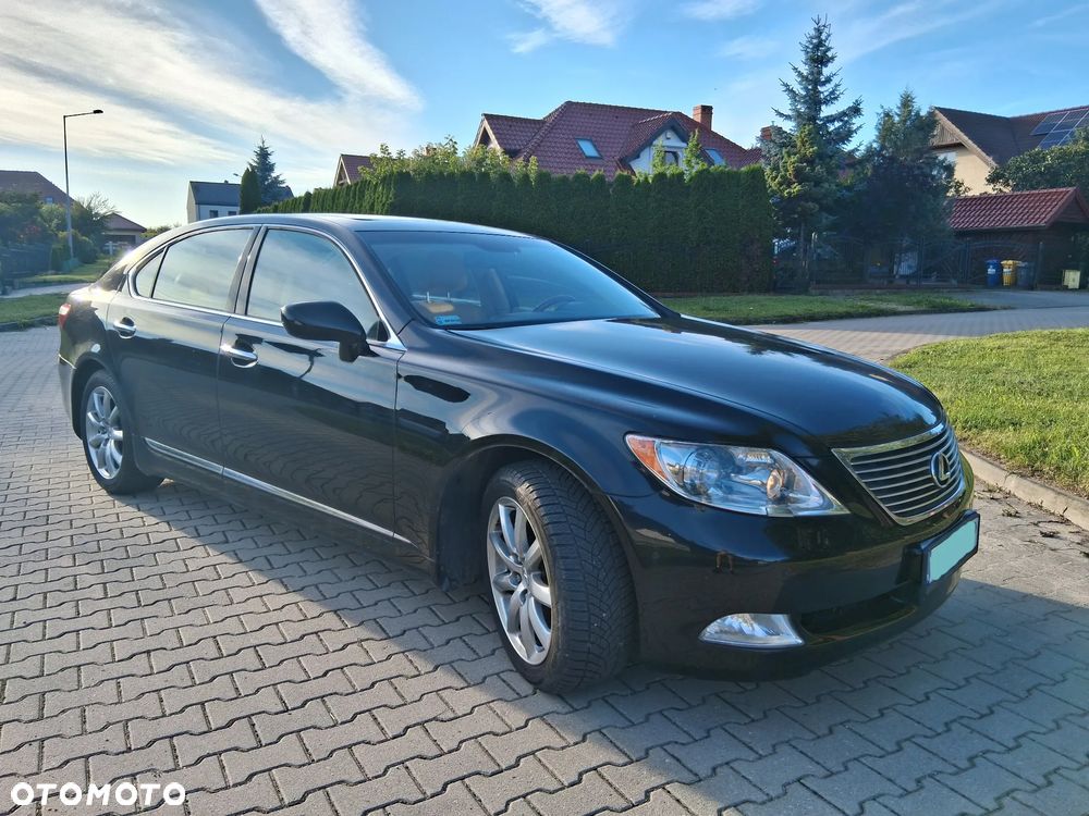 Lexus LS - 24