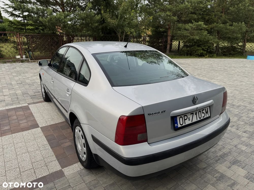 Volkswagen Passat 1.6 GL - 5