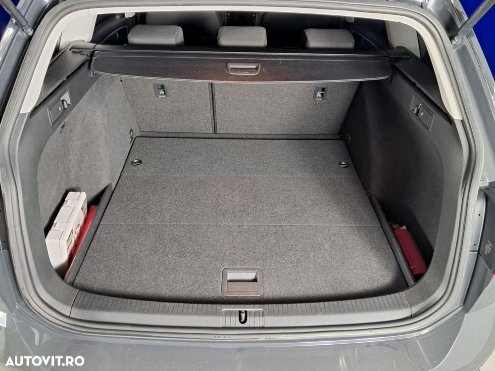 Volkswagen Golf - 23