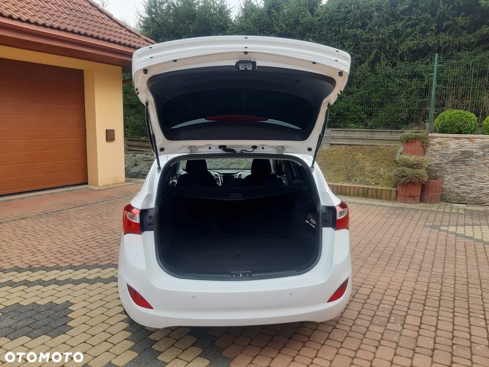 Hyundai i30 blue Kombi 1.4 YES Gold - 29