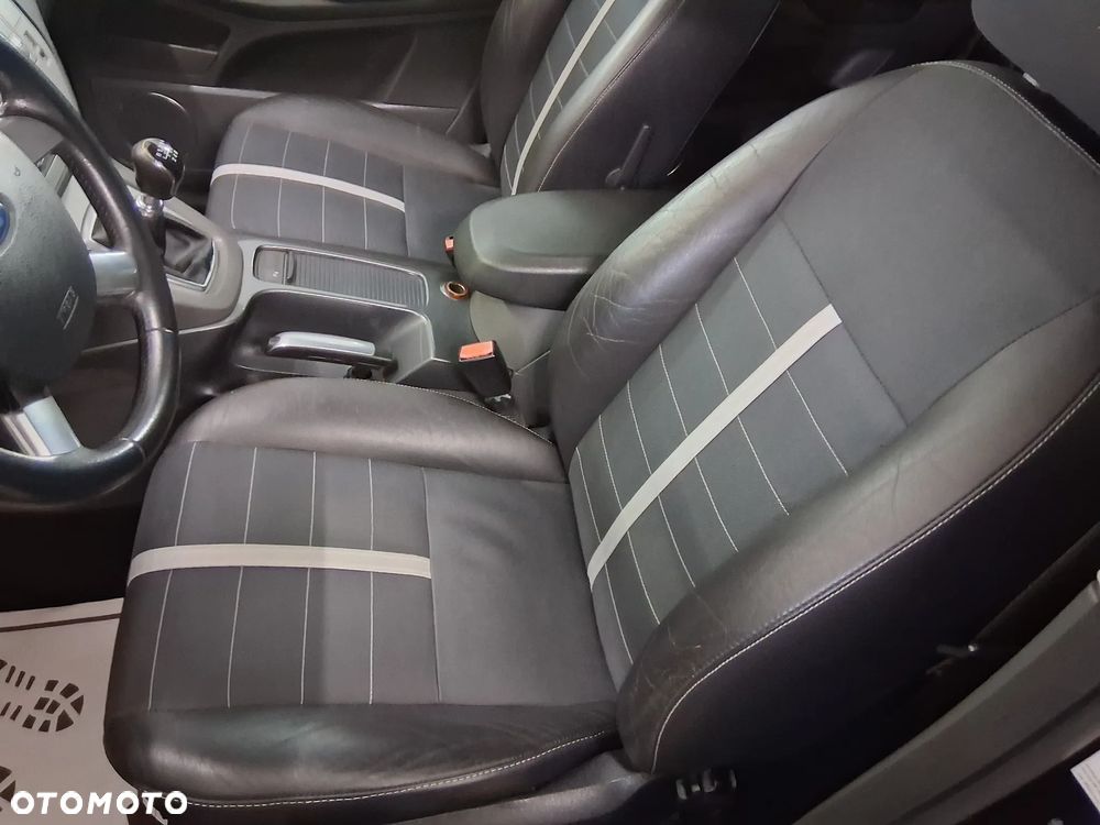 Ford Kuga - 19