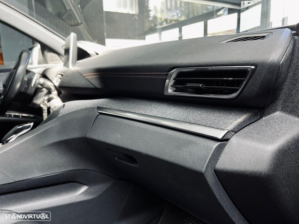 Peugeot 3008 1.2 PureTech GT Line EAT8 - 43