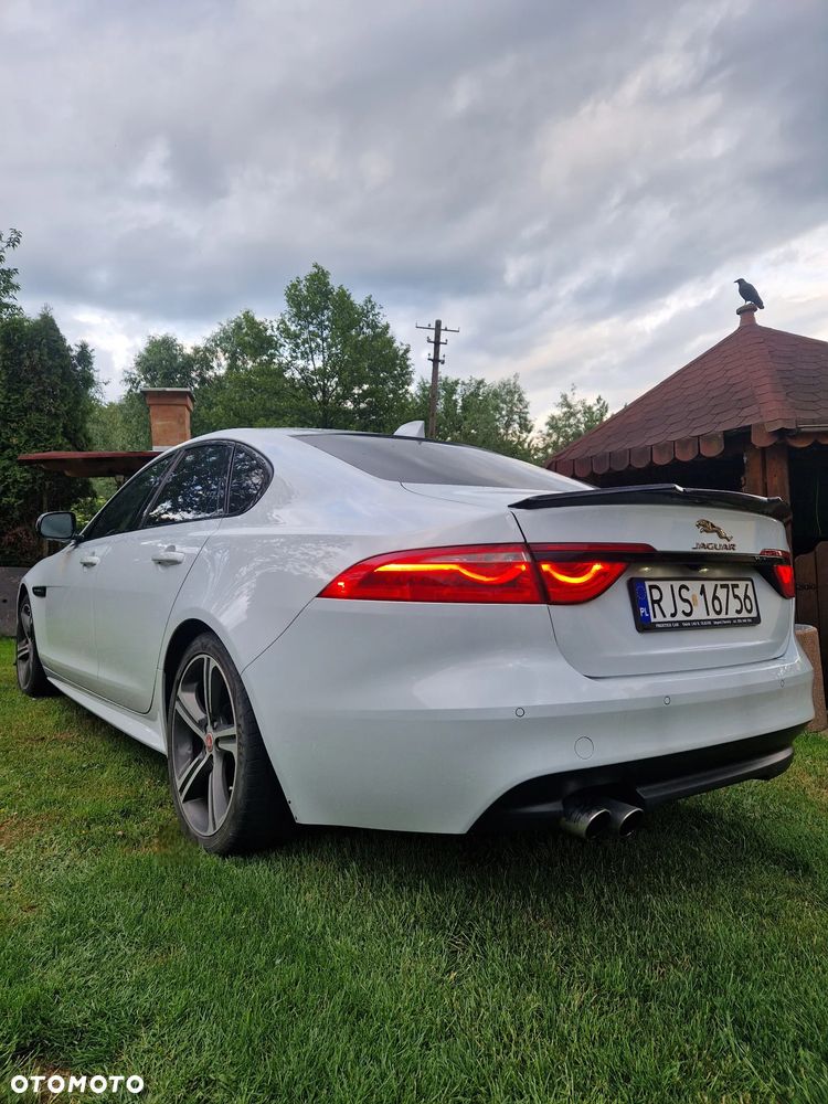 Jaguar XF 2.0 i4D R-Sport - 4