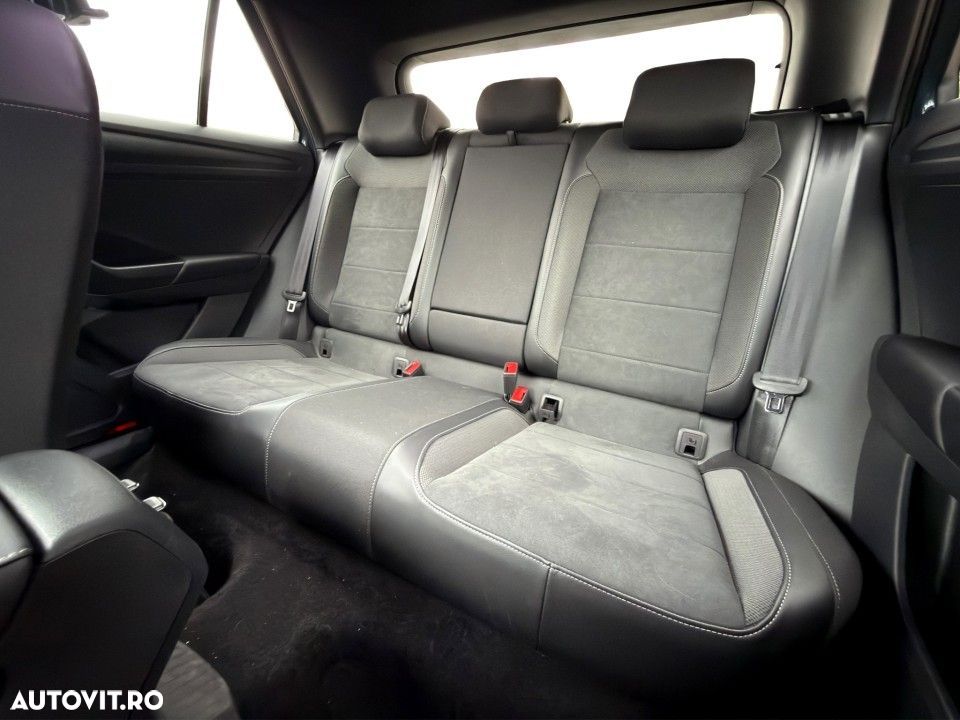 Volkswagen T-Roc - 21